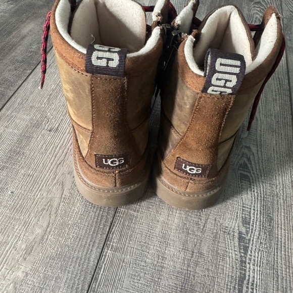 Ugg Brown Lace-Up Boots leather and suede winter boots in excellent condition - Picture 3 of 3